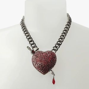 NWT Bestey Johnson heart&dagger necklace